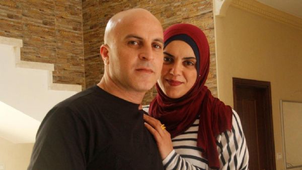 فلسطينية تستقبل خطيبها بمنزل من راتبه بعد 16 عاما في الأسر