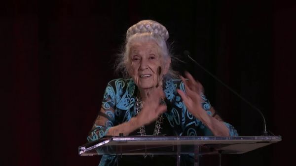 طبيبة عمرها 102 عام تكشف أسرار روتينها اليومي