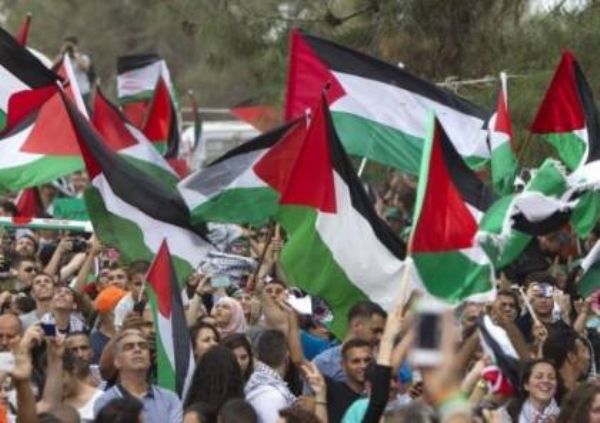 هارتس : قوانين إسرائيلية للسيطرة على الضفة الغربية وفلسطينيي الداخل